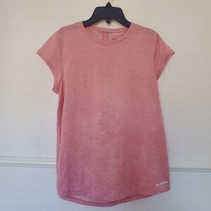 Patagonia‎ Womens Sz M Activewear Top With Back Middle Slit Peach Lightweight